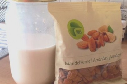 Fresh almond milk recipe
